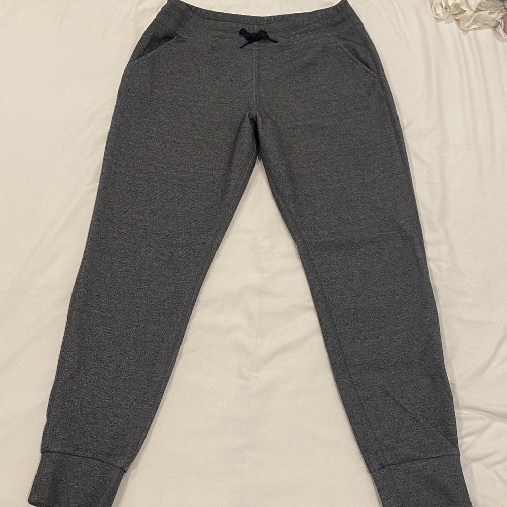 Dark grey joggers/sweatpants